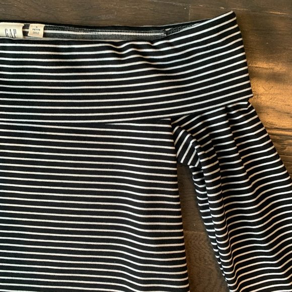 Gap Off the Shoulder Top - Picture 2 of 3